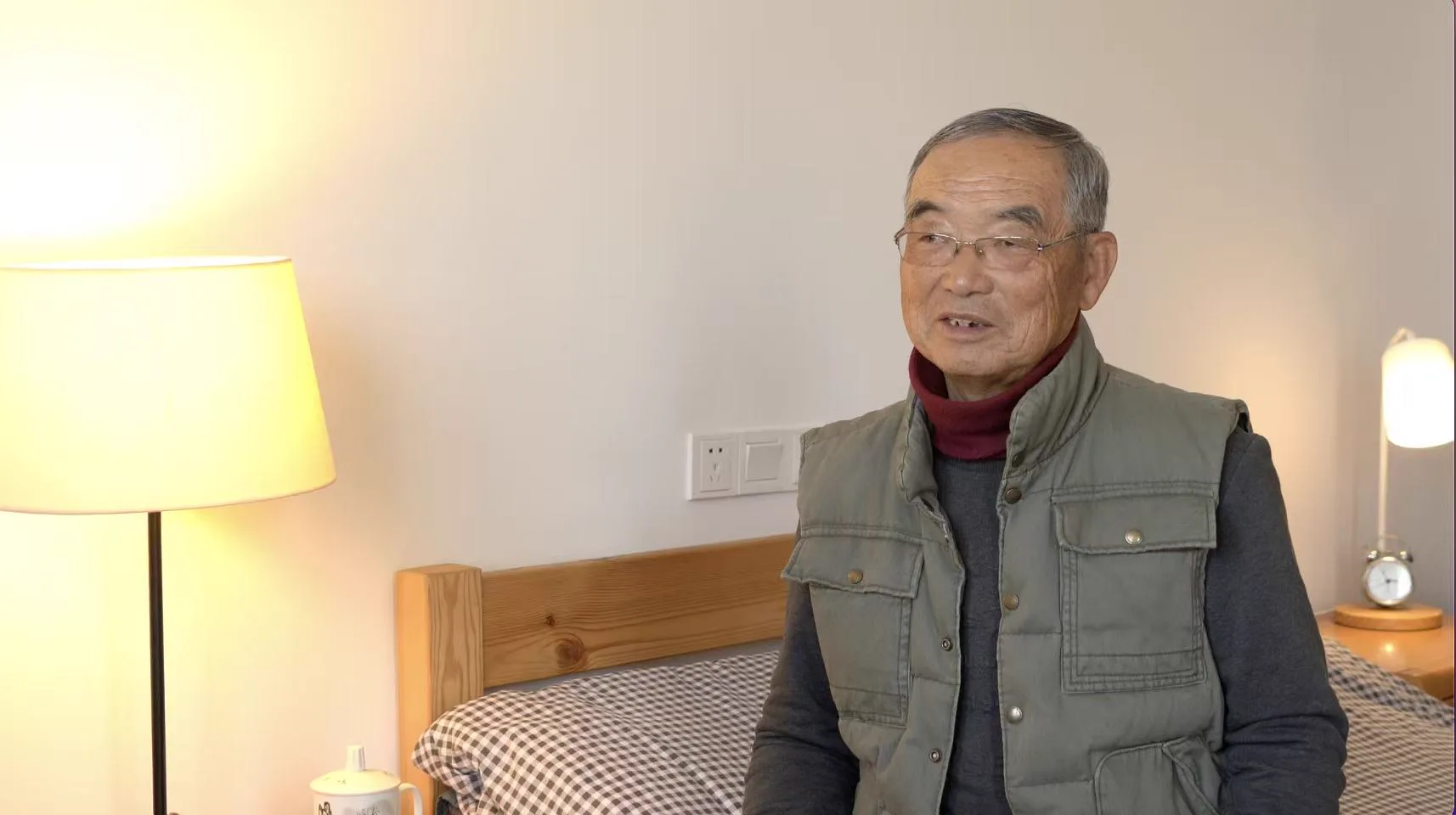 邓叔在义田居住空间中的日常肖像