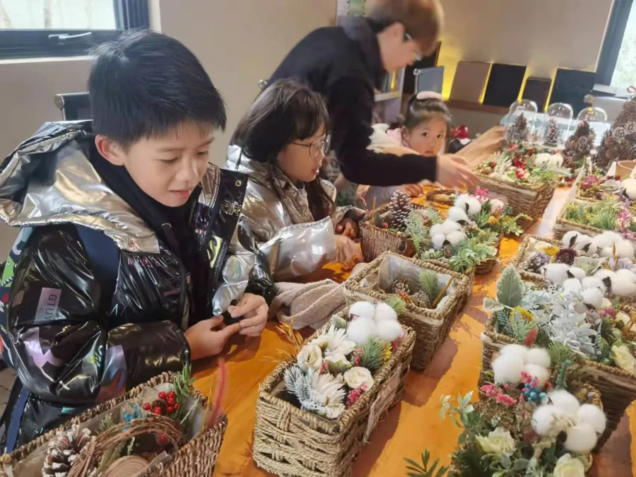 木工作品与工具