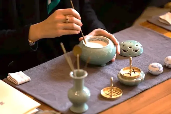 在乡村空间里专心制作香品